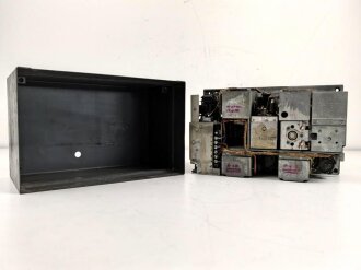 UKW Empfänger Emil " Ukw.E.e" datiert 1945. Gehäuse Originallack, Gehäuseschrauben fehlen. Funktion nicht geprüft