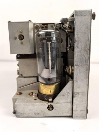 10 Watt Sender Cäsar " 10.W.S. c/24b-132" datiert 1937. Seltenes, frühes Stück . Originallack, Funktion nicht geprüft