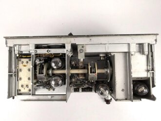 20 Watt Sender b1 ( 20 W.S.b1) datiert 1943, Originallack, Funktion nicht geprüft. Mit zugehörigem Deckel