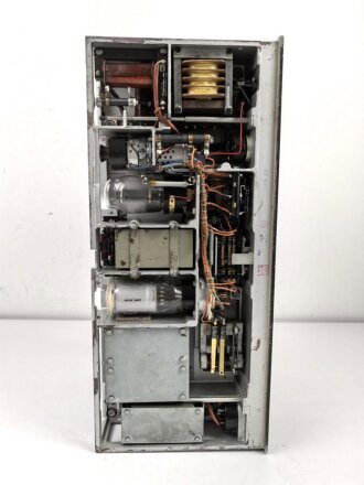 20 Watt Sender b1 ( 20 W.S.b1) datiert 1943, Originallack, Funktion nicht geprüft. Mit zugehörigem Deckel