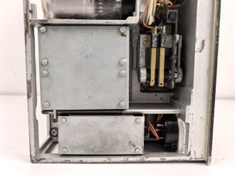 20 Watt Sender b1 ( 20 W.S.b1) datiert 1943, Originallack, Funktion nicht geprüft. Mit zugehörigem Deckel