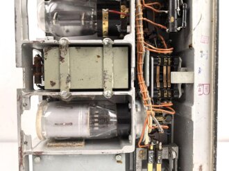 20 Watt Sender b1 ( 20 W.S.b1) datiert 1943, Originallack, Funktion nicht geprüft. Mit zugehörigem Deckel