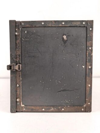 20 Watt Sender b1 ( 20 W.S.b1) datiert 1943, Originallack, Funktion nicht geprüft. Mit zugehörigem Deckel