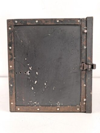 20 Watt Sender b1 ( 20 W.S.b1) datiert 1943, Originallack, Funktion nicht geprüft. Mit zugehörigem Deckel