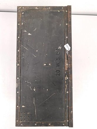 20 Watt Sender b1 ( 20 W.S.b1) datiert 1943, Originallack, Funktion nicht geprüft. Mit zugehörigem Deckel