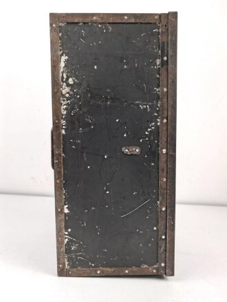 20 Watt Sender b1 ( 20 W.S.b1) datiert 1943, Originallack, Funktion nicht geprüft. Mit zugehörigem Deckel