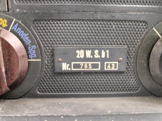 20 Watt Sender b1 ( 20 W.S.b1) datiert 1943, Originallack, Funktion nicht geprüft. Mit zugehörigem Deckel