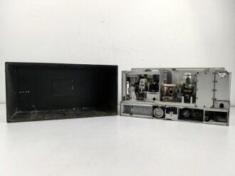 20 Watt Sender b1 ( 20 W.S.b1) datiert 1943, Originallack, Funktion nicht geprüft. Mit zugehörigem Deckel
