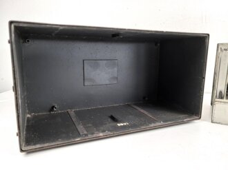 20 Watt Sender d ( 20 W.S.d) datiert 1942, Originallack, Funktion nicht geprüft. Gehäuse von einem "g"