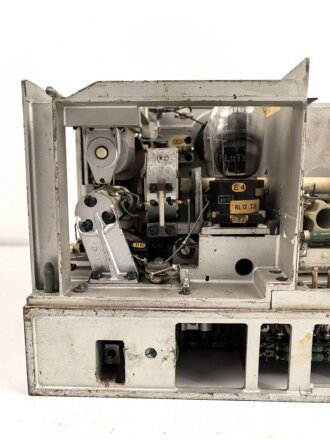 20 Watt Sender d ( 20 W.S.d) datiert 1942, Originallack, Funktion nicht geprüft. Gehäuse von einem "g"