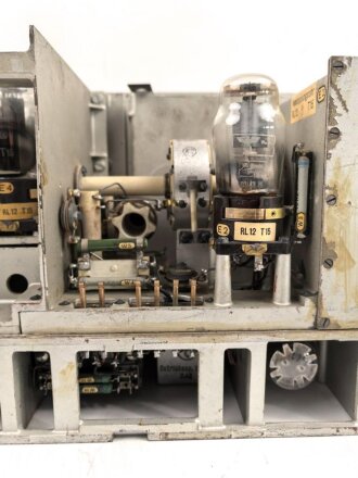 20 Watt Sender d ( 20 W.S.d) datiert 1942, Originallack, Funktion nicht geprüft. Gehäuse von einem "g"