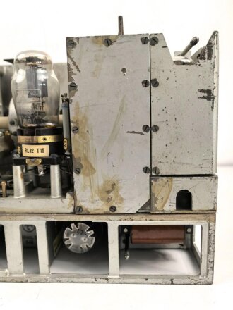 20 Watt Sender d ( 20 W.S.d) datiert 1942, Originallack, Funktion nicht geprüft. Gehäuse von einem "g"
