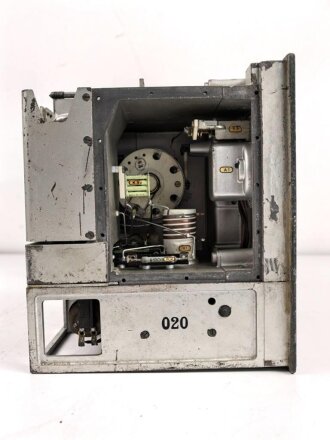 20 Watt Sender d ( 20 W.S.d) datiert 1942, Originallack, Funktion nicht geprüft. Gehäuse von einem "g"