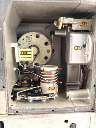 20 Watt Sender d ( 20 W.S.d) datiert 1942, Originallack, Funktion nicht geprüft. Gehäuse von einem "g"