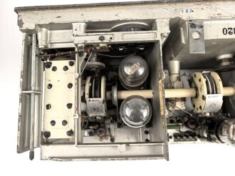 20 Watt Sender d ( 20 W.S.d) datiert 1942, Originallack, Funktion nicht geprüft. Gehäuse von einem "g"