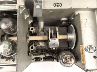 20 Watt Sender d ( 20 W.S.d) datiert 1942, Originallack, Funktion nicht geprüft. Gehäuse von einem "g"