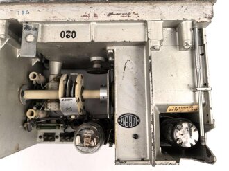 20 Watt Sender d ( 20 W.S.d) datiert 1942, Originallack, Funktion nicht geprüft. Gehäuse von einem "g"
