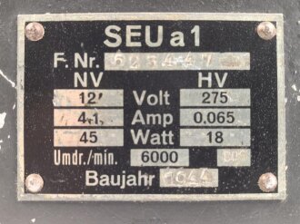 Sendeempfängereinankerumformer SEU a1 datiert 1944, Verwendung für Fu sprech a, d & f. Deckel und Klappen neuzeitlich überlackiert. Funktion nicht geprüft