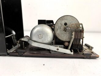 Tischfernsprecher 38 Wehrmacht, Gehäuse defekt und repariert, datiert 1943, Funktion nicht geprüft. Guter Ersatzteilträger