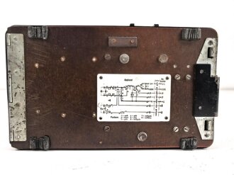 Tischfernsprecher 38 Wehrmacht, Gehäuse defekt und repariert, datiert 1943, Funktion nicht geprüft. Guter Ersatzteilträger