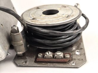 Luftwaffe Lampe für Innenraumbeleuchtung FL 32272-2, Aufrollmechanismus funktioniert, sonstige Funktion nicht geprüft