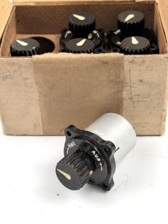 Luftwaffe Helligkeitsregler FL 32402-1, Funktion nicht geprüft .Sie erhalten ein ( 1 ) ungebrauchtes Stück aus der originalen Umverpackung