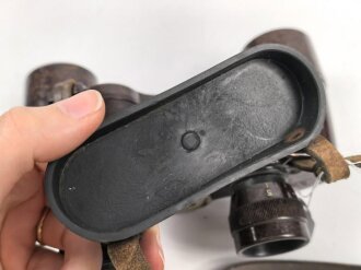 Dienstglas 6x 30 Wehrmacht in der seltenen Ausführung aus Preßstoff . Klare Durchsicht, gängig, sehr guter Gesamtzustand