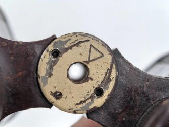 Dienstglas 6x 30 Wehrmacht in der seltenen Ausführung aus Preßstoff . Klare Durchsicht, gängig, sehr guter Gesamtzustand