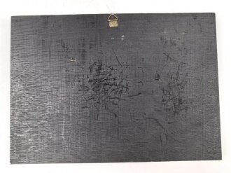 Wandplakette anlässlich der Machtübernahme, Darstellend Hindenburg und Hitler . Maße der Holzplatte 18 x 25cm. der rechte Flügel gelöst, hält aber auf der Platte