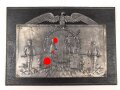 Wandplakette anlässlich der Machtübernahme, Darstellend Hindenburg und Hitler . Maße der Holzplatte 18 x 25cm. der rechte Flügel gelöst, hält aber auf der Platte