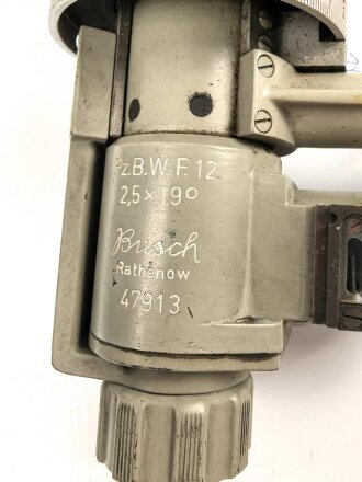 Pz.B.W.F.12  ( Panzer Beobachtungs Winkel Fernrohr für Bunkeranlagen ) Originallack, glasklare Durchsicht, Strichplatte deutlich. Guter Zustand