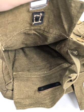 Pionier Rucksack für 3kg Ladungen und das Kochgeschirr. Späte Fertigung, ungebrauchtes Stück mit Reichsbetriebsnummer. Bei einer Seitentasche fehlt ein Verschlussbügel