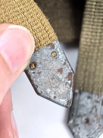 Pionier Rucksack für 3kg Ladungen und das Kochgeschirr. Späte Fertigung, ungebrauchtes Stück mit Reichsbetriebsnummer. Bei einer Seitentasche fehlt ein Verschlussbügel