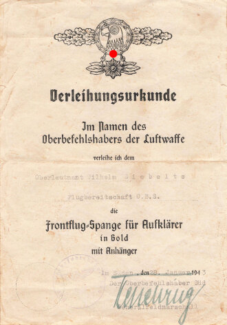 Luftwaffe, Verleihungsurkunde zur Frontflugspange für Aufklärer in gold mit Anhänger, ausgestellt am 28.1.1943 für einen Angehörigen der Flugbereitschaft O.B.S. .Eigenhändige Unterschrift "der Oberbefehlshaber Süd Albert Kesselring