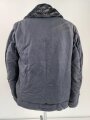 Luftwaffe , heizbare Kanaljacke für Jagdflieger. Sauberes Etikett mit Reichsbetriebsnummer, Alle Druckknöpfe und Reissverschlüsse gängig. Die Vorderseite ausgeblichen ?, sonst sehr guter Zustand