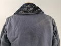 Luftwaffe , heizbare Kanaljacke für Jagdflieger. Sauberes Etikett mit Reichsbetriebsnummer, Alle Druckknöpfe und Reissverschlüsse gängig. Die Vorderseite ausgeblichen ?, sonst sehr guter Zustand