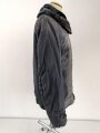 Luftwaffe , heizbare Kanaljacke für Jagdflieger. Sauberes Etikett mit Reichsbetriebsnummer, Alle Druckknöpfe und Reissverschlüsse gängig. Die Vorderseite ausgeblichen ?, sonst sehr guter Zustand