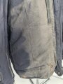 Luftwaffe , heizbare Kanaljacke für Jagdflieger. Sauberes Etikett mit Reichsbetriebsnummer, Alle Druckknöpfe und Reissverschlüsse gängig. Die Vorderseite ausgeblichen ?, sonst sehr guter Zustand