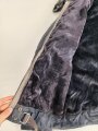 Luftwaffe , heizbare Kanaljacke für Jagdflieger. Sauberes Etikett mit Reichsbetriebsnummer, Alle Druckknöpfe und Reissverschlüsse gängig. Die Vorderseite ausgeblichen ?, sonst sehr guter Zustand