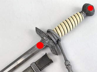 Dolch für Offiziere der Luftwaffe. Saubere Klinge ohne Hersteller, guter Gesamtzustand, mit Portepee