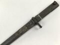 1. Weltkrieg, Ersatz Seitengewehr  mit Dreikantklinge, diese mit zwei Abnahmen. Original lackiertes Stück, der untere Teil der Scheide fehlt.