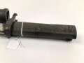 1. Weltkrieg, Ersatz Seitengewehr  mit Dreikantklinge, diese mit zwei Abnahmen. Original lackiertes Stück, der untere Teil der Scheide fehlt.
