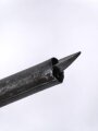 1. Weltkrieg, Ersatz Seitengewehr  mit Dreikantklinge, diese mit zwei Abnahmen. Original lackiertes Stück, der untere Teil der Scheide fehlt.