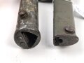 1. Weltkrieg, Ersatz Seitengewehr  mit Dreikantklinge, diese mit zwei Abnahmen. Original lackiertes Stück, der untere Teil der Scheide fehlt.