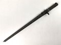 1. Weltkrieg, Ersatz Seitengewehr  mit Dreikantklinge, diese mit zwei Abnahmen. Original lackiertes Stück, der untere Teil der Scheide fehlt.