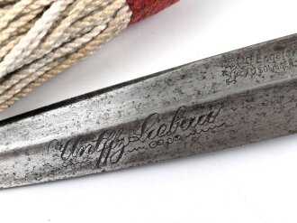 1. Weltkrieg Grabendolch mit Scheide und Troddel. Die Klinge vorne abgebrochen , Scheide Originallack " Uneroffizier Liebau"