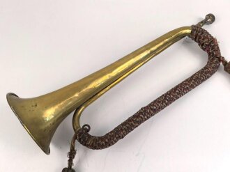 Frankreich, Messingtrompete mit Banderol, vermutlich für Kavallerie. Datiert 1865