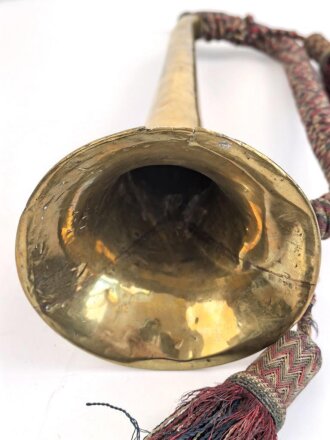 Frankreich, Messingtrompete mit Banderol, vermutlich für Kavallerie. Datiert 1865