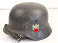 Heer, Stahlhelm  Modell 1940 mit Emblem. Zusammengehöriges, ungereinigtes Stück, EF64. Das Hakenkreuz von einen Kratzer durchzogen sonst gut