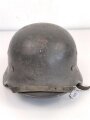 Heer, Stahlhelm  Modell 1940 mit Emblem. Zusammengehöriges, ungereinigtes Stück, EF64. Das Hakenkreuz von einen Kratzer durchzogen sonst gut